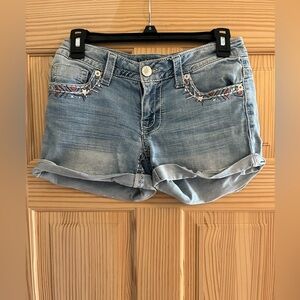 Knox Rose Mid Rise Midi Embroidered Jean Cuffed Shorts Size 4/27‎